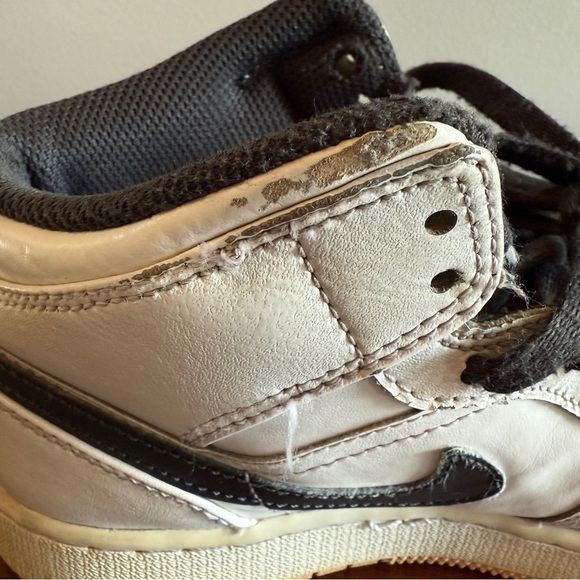 Kid's Jordan 1 Mid Size 5 - Picture 8 of 10